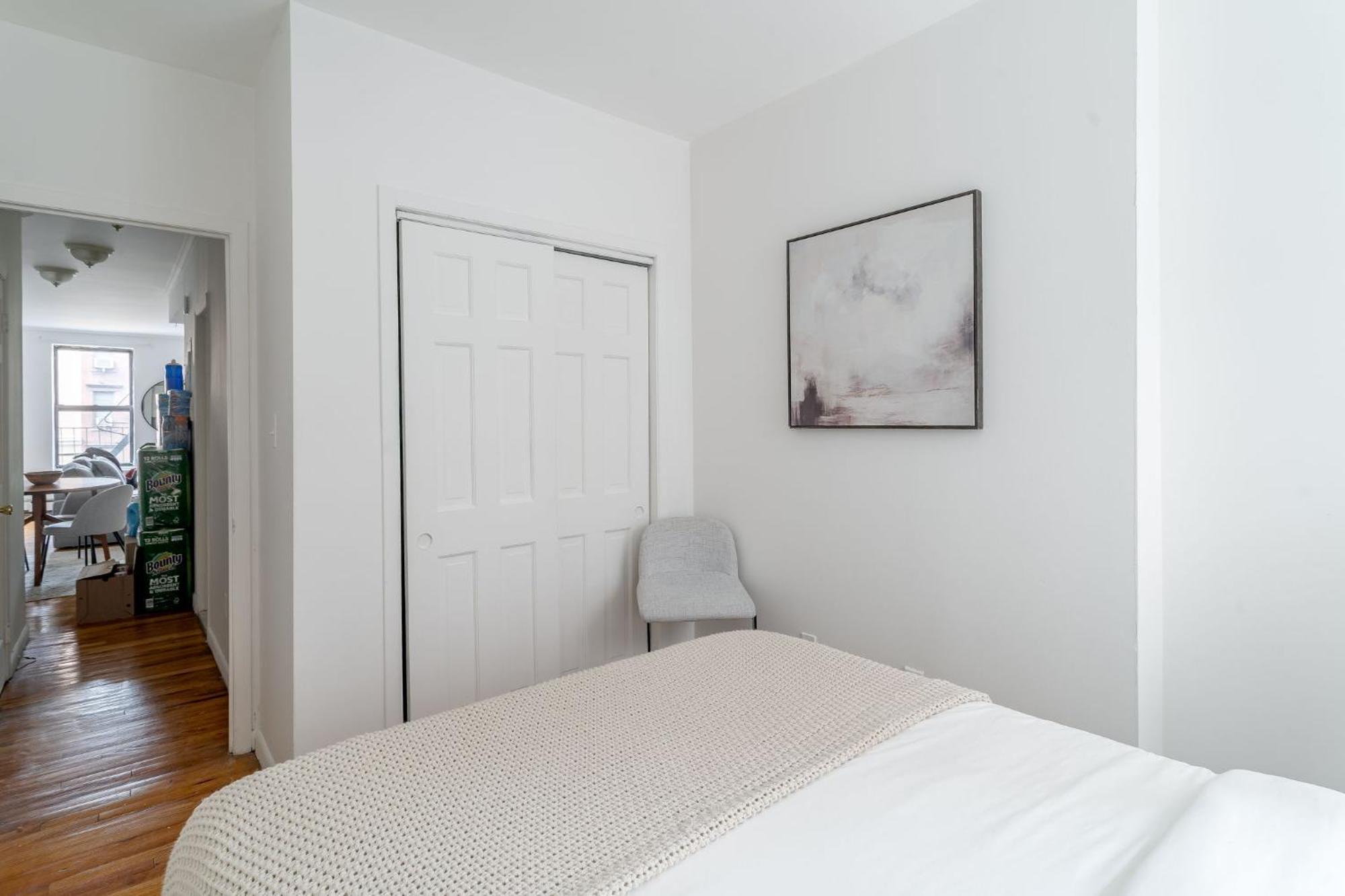 Bright 3br 1ba Retreat In Hells Kitchen Steps From Times Square Appartamento