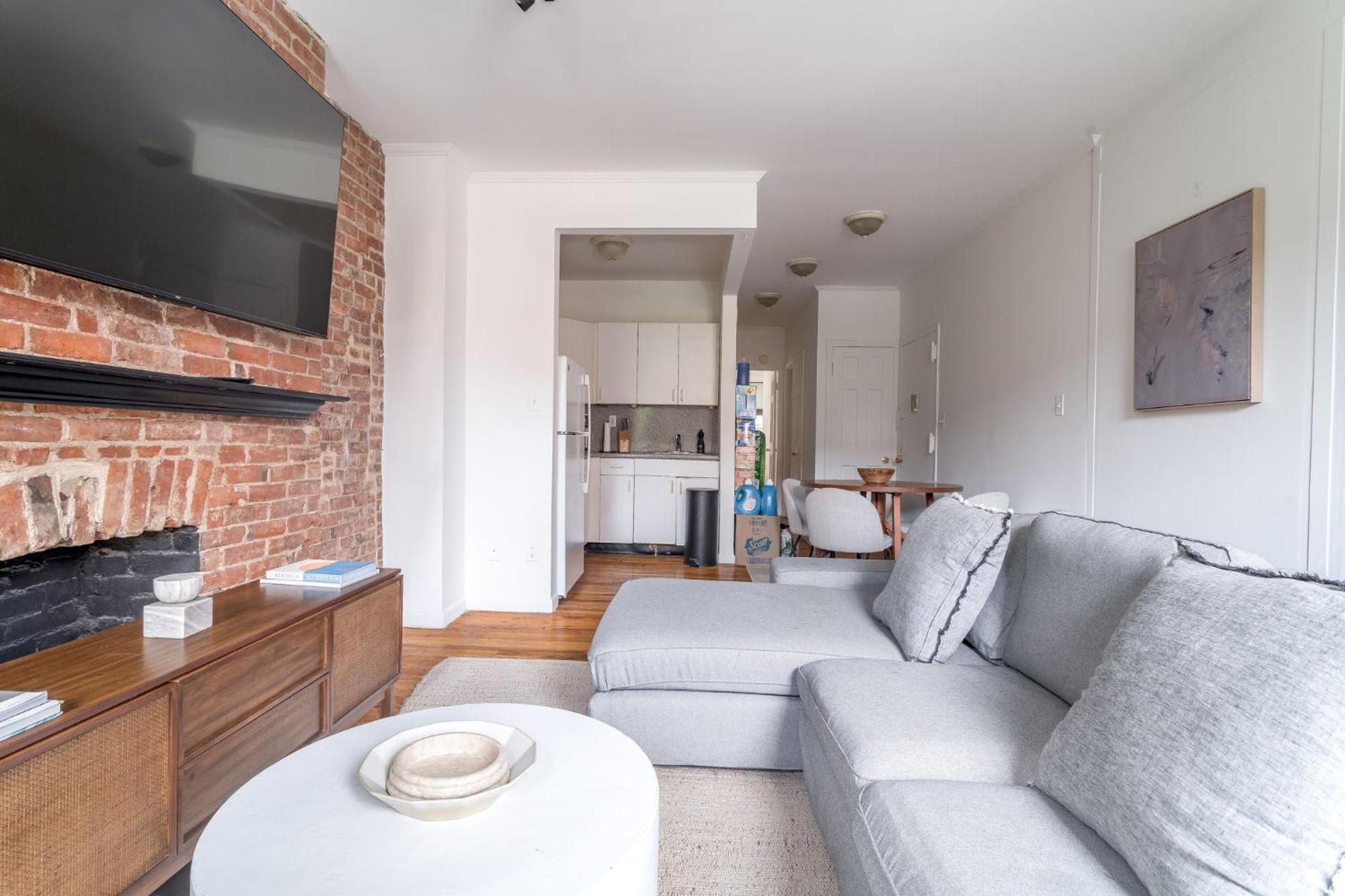 Bright 3br 1ba Retreat In Hells Kitchen Steps From Times Square Appartamento New York