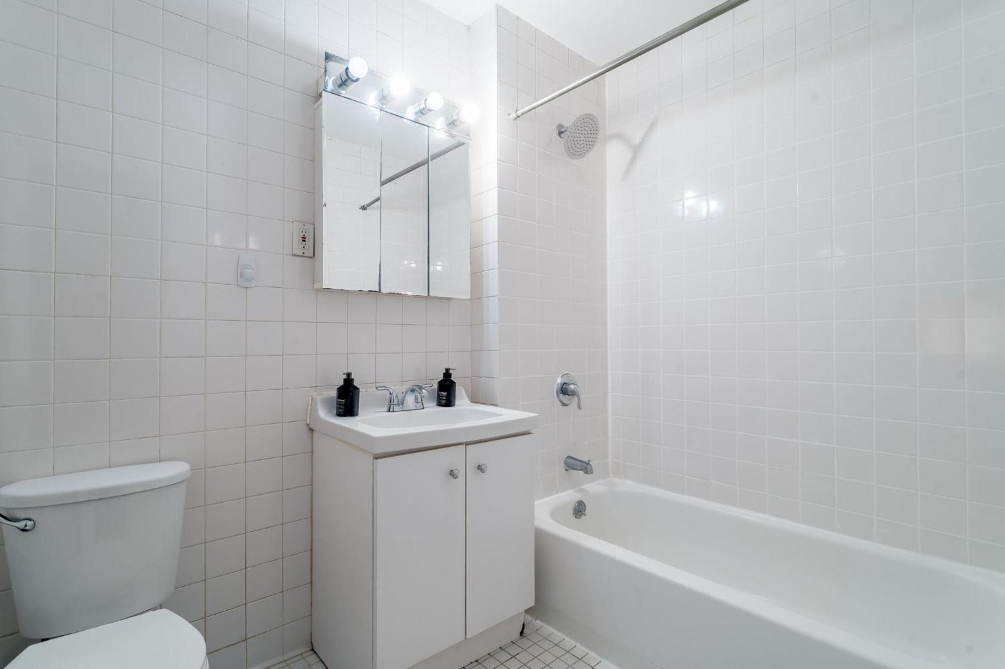 Bright 3br 1ba Retreat In Hells Kitchen Steps From Times Square Appartamento *