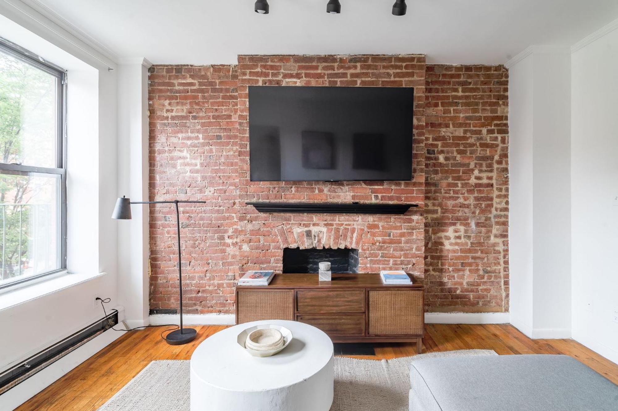 Bright 3br 1ba Retreat In Hells Kitchen Steps From Times Square Appartamento
